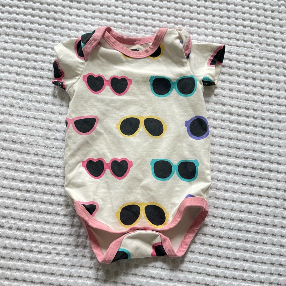 Monica + Andy Baby sunglasses print bodysuit 3-6 months